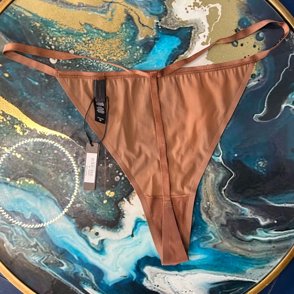 Skims “T-String” thong panty / 4x - Picture 2 of 6